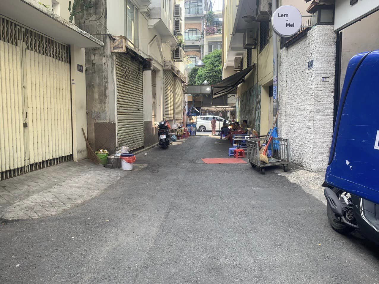 Nhà hẻm xe hơi Lê Thị Riêng, phố Tây quận 1, 4x16m, cho thuê 35tr/tháng, giá 19,x tỷ.