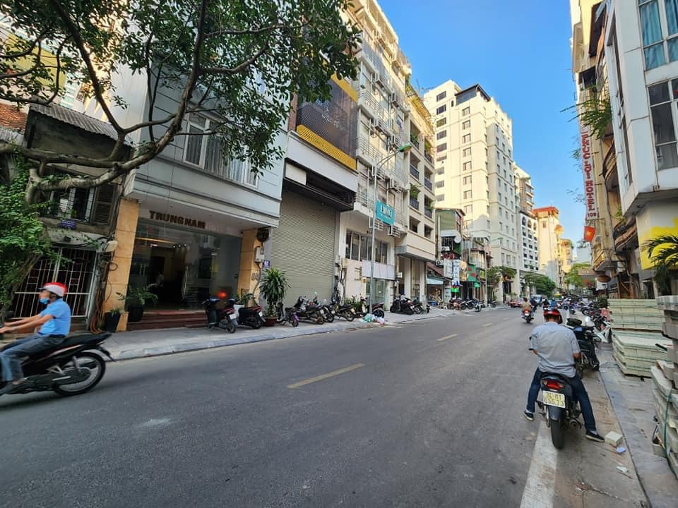 Bán Nhà Mặt Phố Nguyễn Trường Tộ 110M2 MT 5.1M 7 Tầng Thang Máy 68 Tỷ.