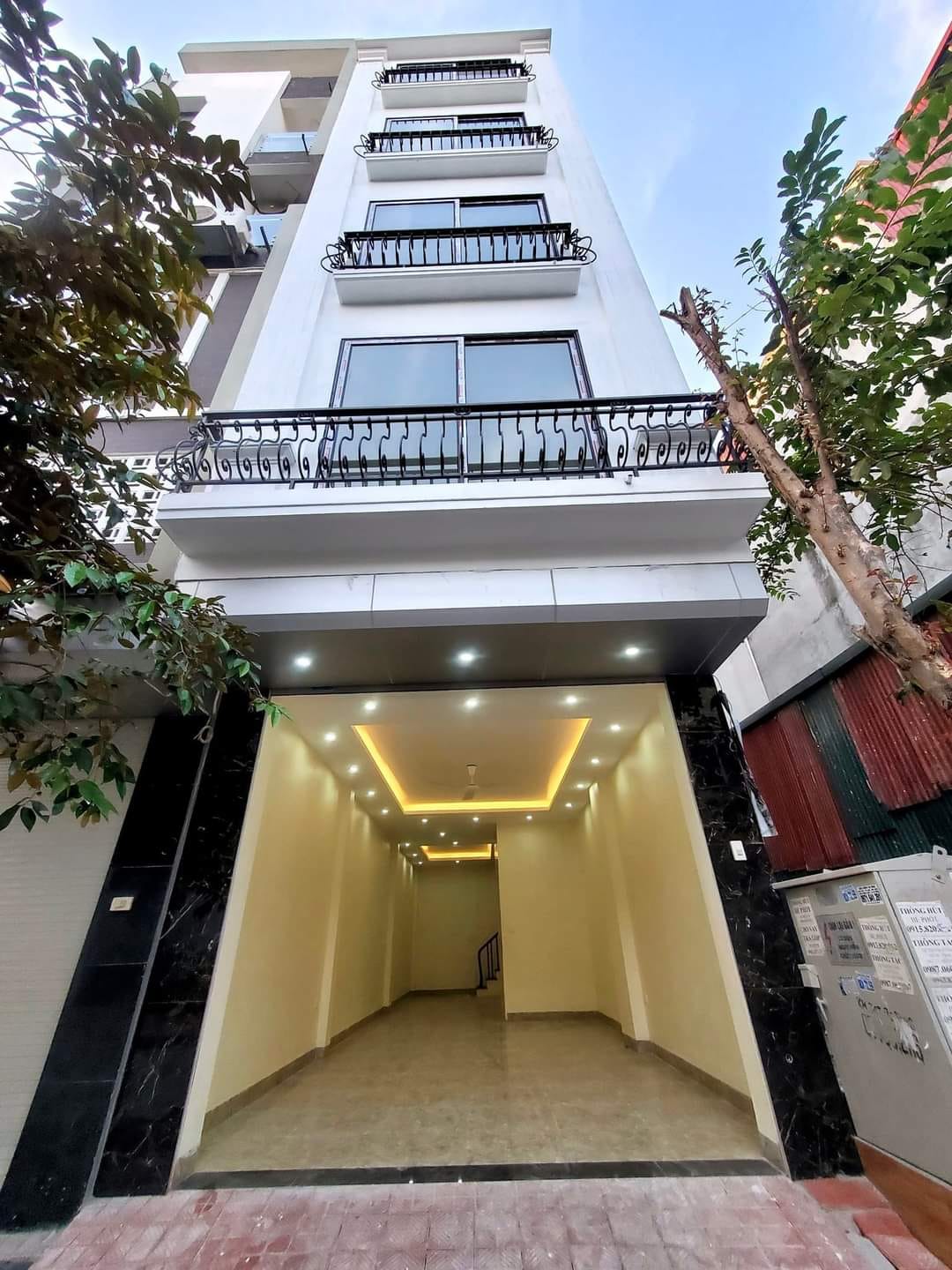 SIÊU PHẨM KINH DOANH- PHÂN LÔ Ô TÔ TRÁNH VÀ VÀO NHÀ 5 TẦNG THANG MÁY KHU DV ĐÌA LÃO- KIẾN HƯNG.