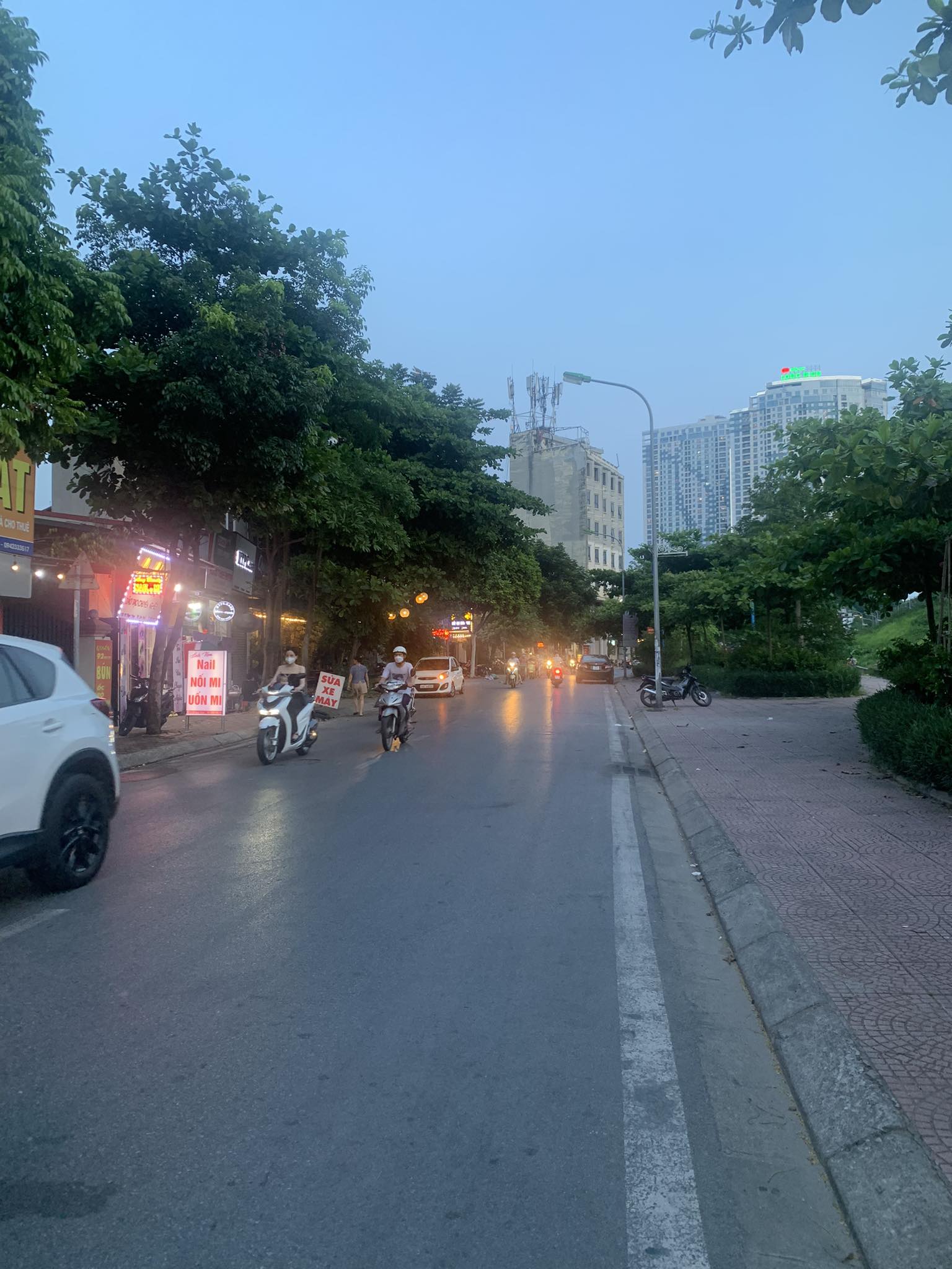 bán đất lô góc mặt phố Ngọc Thuỵ 310m, mặt tiền 10m, full thổ cư.