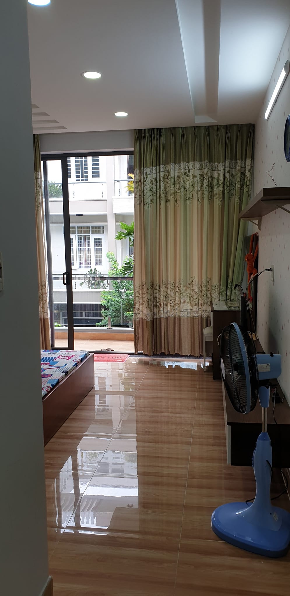 Bán nhà mặt tiền đường số Phạm Hữu Lầu Phường Phú Mỹ Quận 7 4m x 17m 4 tầng.