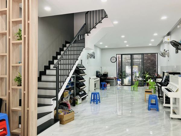 Bán Nhà Mặt Tiền Trần Huy Liệu P.Thị Nại Quy Nhơn , 80m2 , 3 Mê , Giá 6 Tỷ 300Tr.