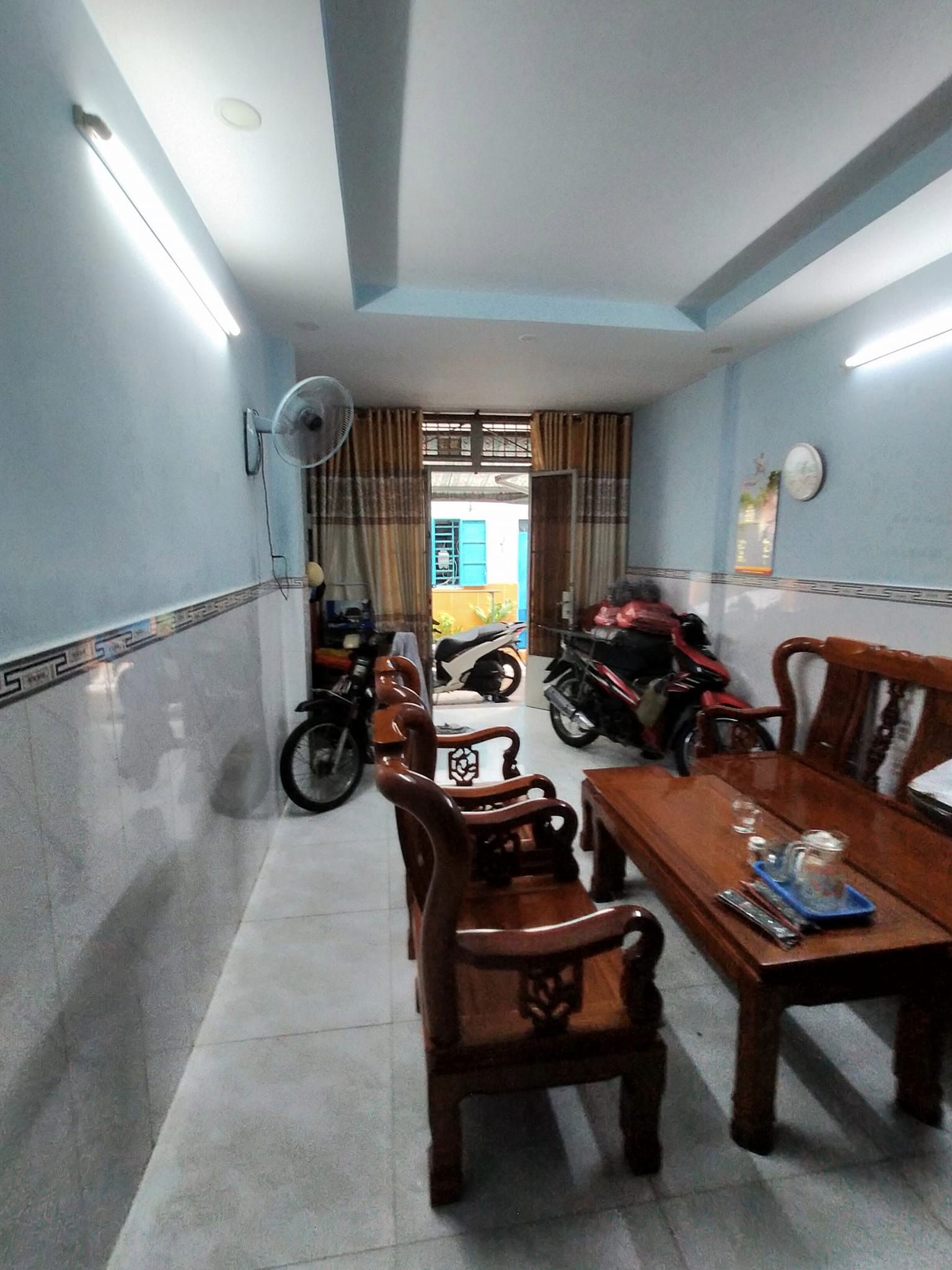 NHÀ 2 TẦNG - KHU VIP GÒ VẤP - 40M MẶT TIỀN HẺM THÔNG THUẬN TIỆN DI CHUYỂN - GIÁP TÂN BÌNH - 3PN- 2 TOILET- 36M2 VUÔNG.