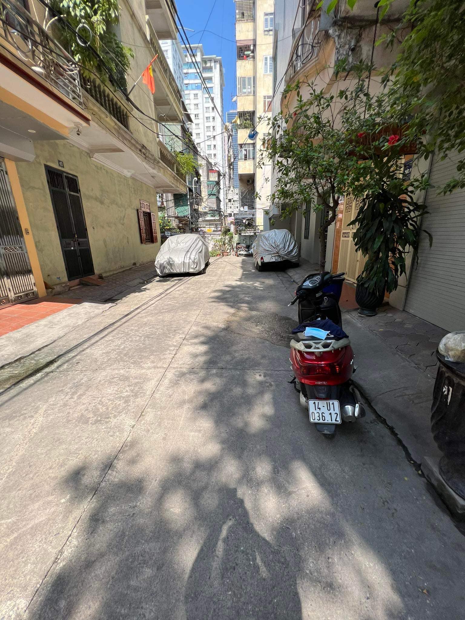 Bán đất ngõ 61 Lạc Trung, 132m2, MT8.7m, 35tỷ, ô tô tránh, vỉa hè.