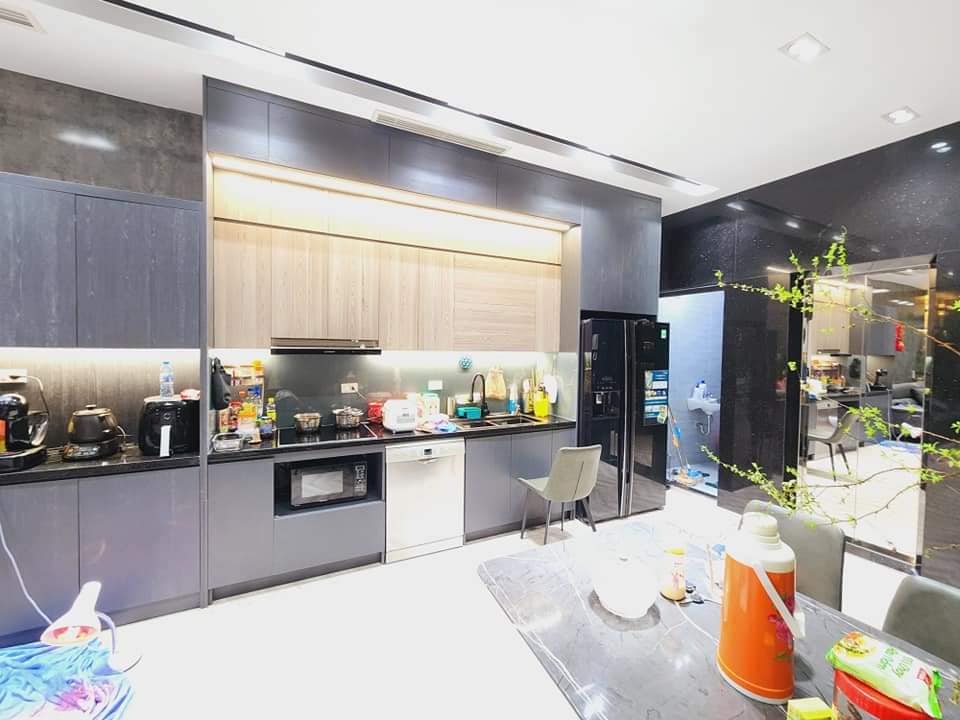 ÂU CƠ - GARA Ô TÔ TRÁNH, THANG MÁY, KINH DOANH 11.2 TỶ.