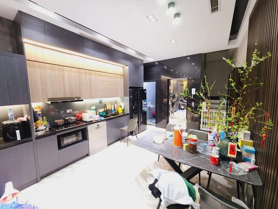 ÂU CƠ - GARA Ô TÔ TRÁNH, THANG MÁY NHẬP, KINH DOANH TỐT 11.1 TỶ.