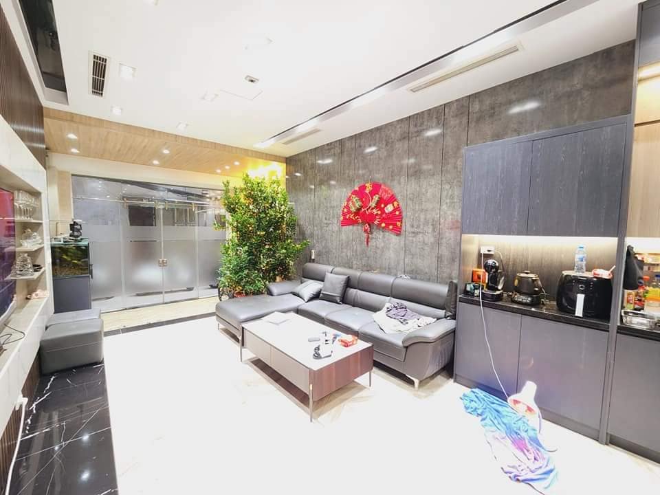 ÂU CƠ - GARA Ô TÔ TRÁNH, THANG MÁY, KINH DOANH ĐỈNH 11.1 TỶ.