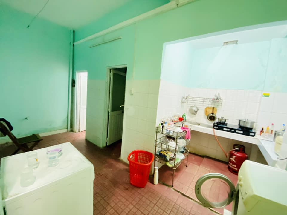 Bán nhà gần Lãnh Bình Thăng, Quận 11 – 5.1x16, 4PN, hẻm 8m, giá rẻ.