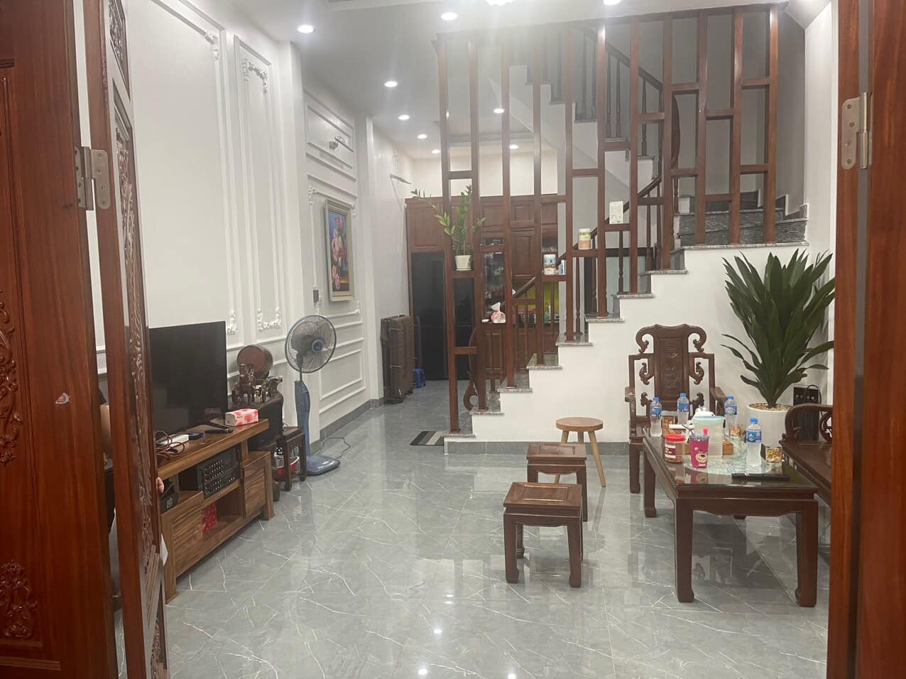 Bán nhà Hoàng Quốc Việt, Nghĩa Đô 50m2, 4 tầng chỉ với 6tỷ Ngõ nông rộng..