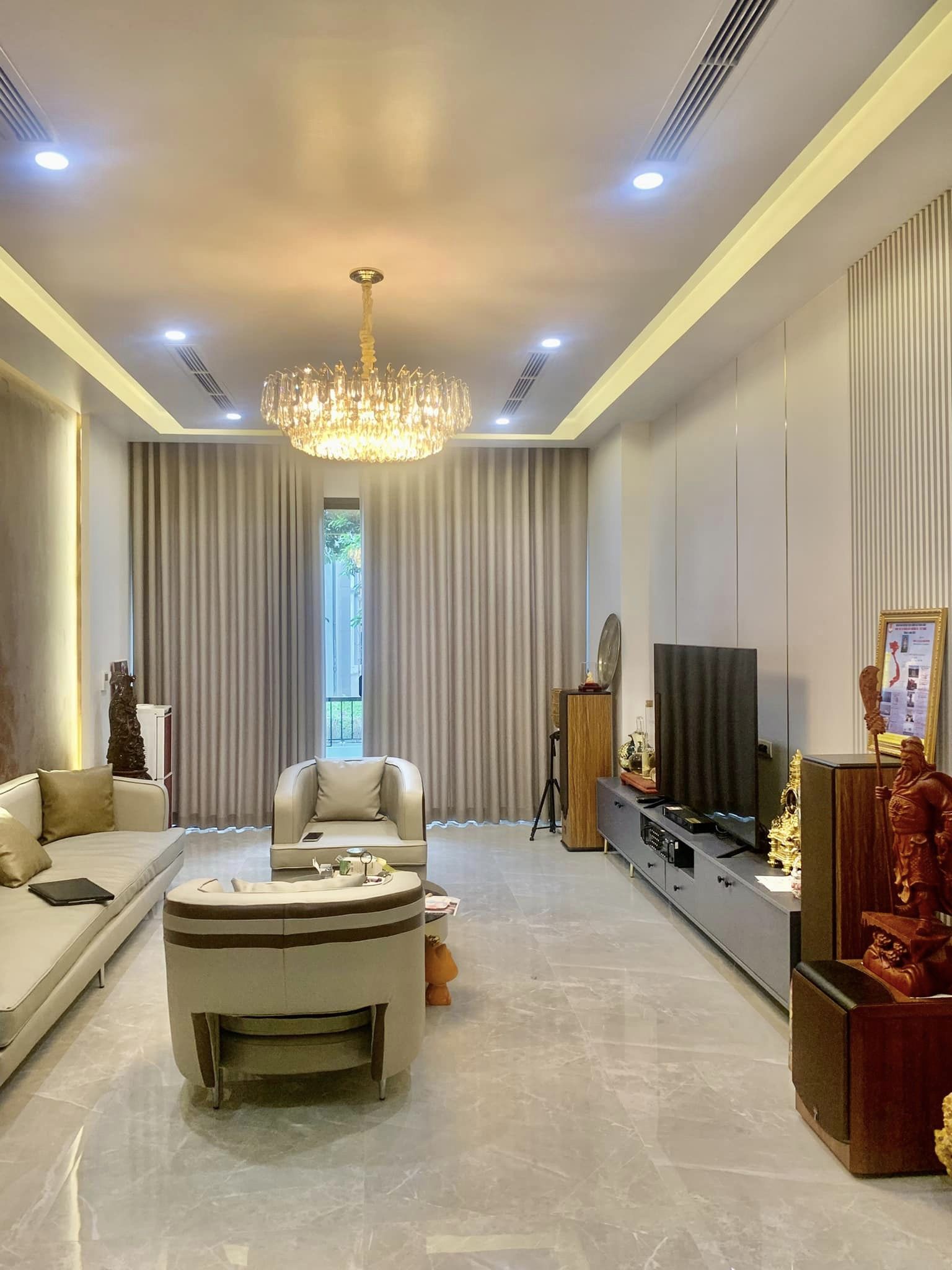 Nhà đẹp Nguyễn Văn Cừ, Long Biên, Dt 79 m2, 5 Tầng, Mt 5m, Gara Ô tô, Ở Kd Vp 11 tỷ.