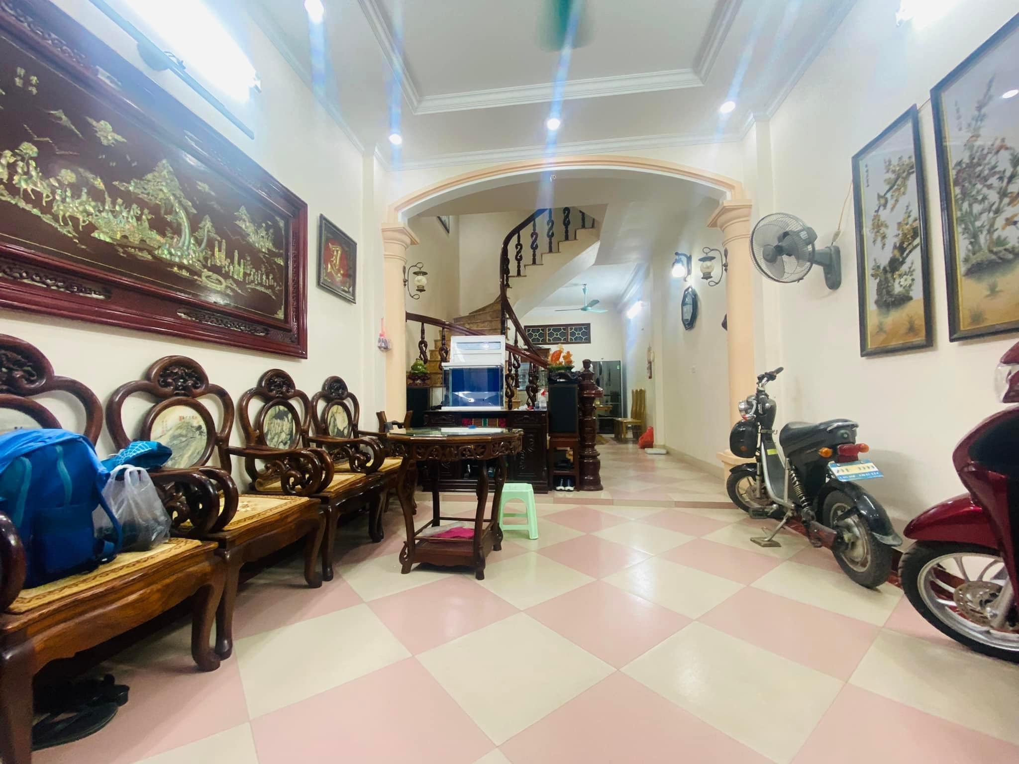 BÁN GẤP BẠCH MAI, NGÕ THÔNG, 2 THOÁNG, LÔ GÓC, 3 NGỦ, GẦN Ô TÔ 37m x 4T, NHỈNH 3 TỶ.