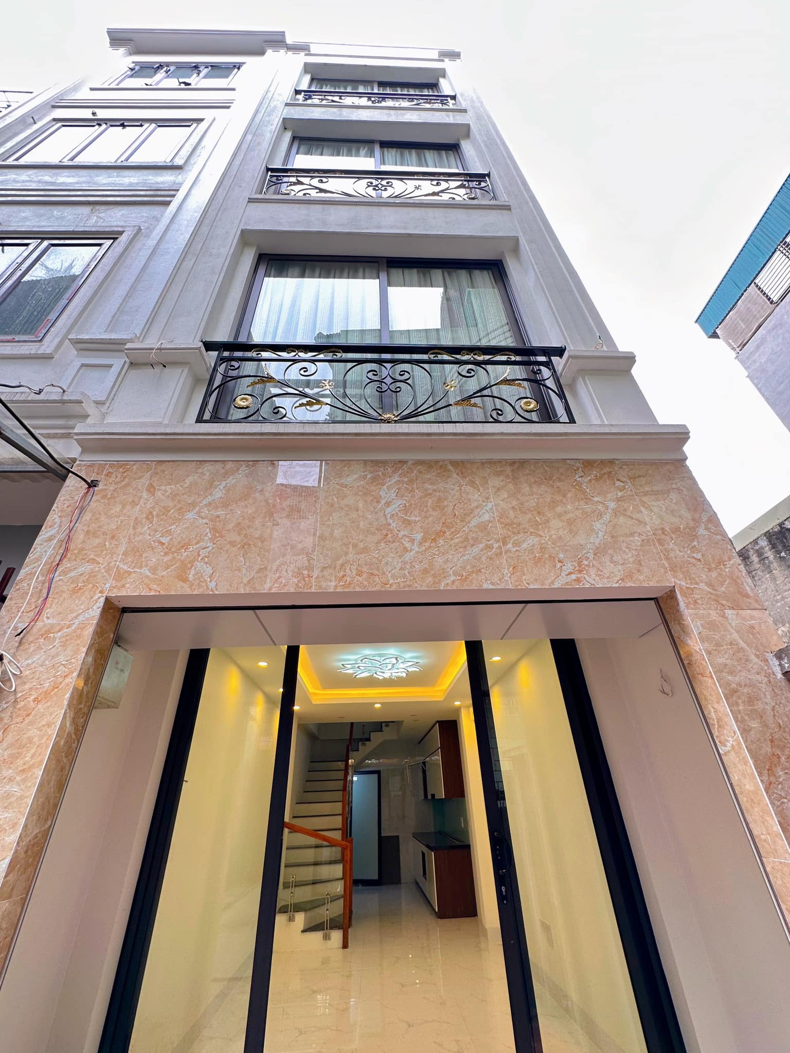 Bán nhà Giáp Nhị - Hoàng Mai 38m2 x5Tầng,sát phố. Giá 3.95 tỷ.