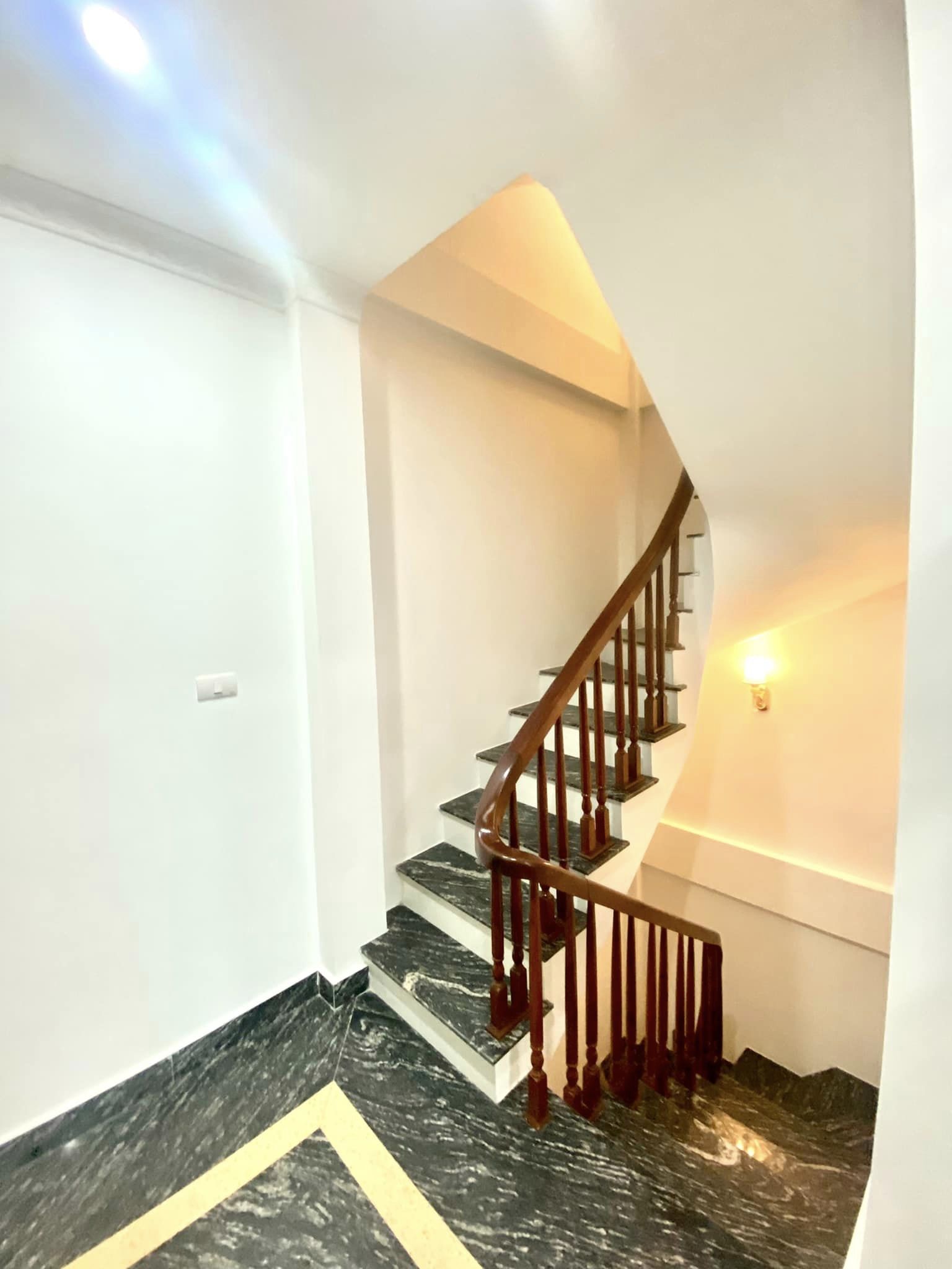 BÁN NHÀ MẶT PHỐ CHÙA QUỲNH HỒNG MAI 52M2 7 TẦNG THANG MÁY - VỈA HÈ KINH DOANH – GIÁ 17 TỶ.