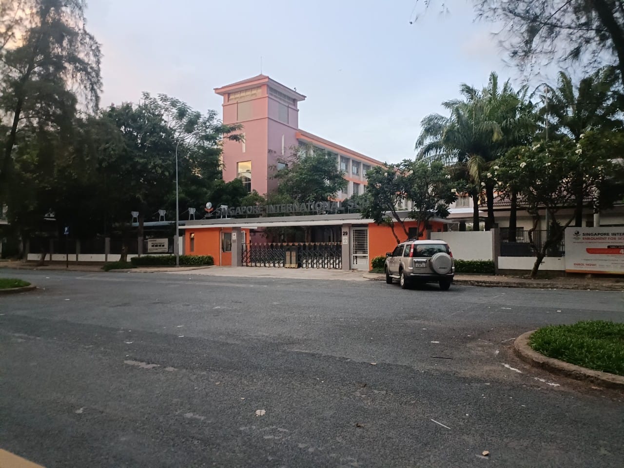 Bán nhà mặt tiền KDC Trung Sơn Bình Hưng Bình Chánh 100m2 6 tầng Giá: 18.5 tỷ.