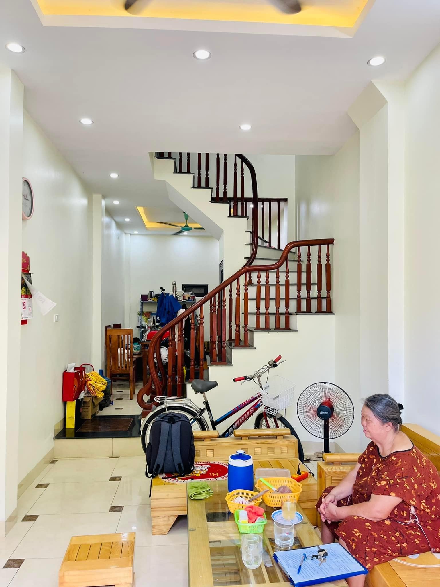 Cần bán nhà Cầu Diễn 37m2 ở 5 tầng đẹp thoáng, cạnh phố giá với 3.7 tỷ.