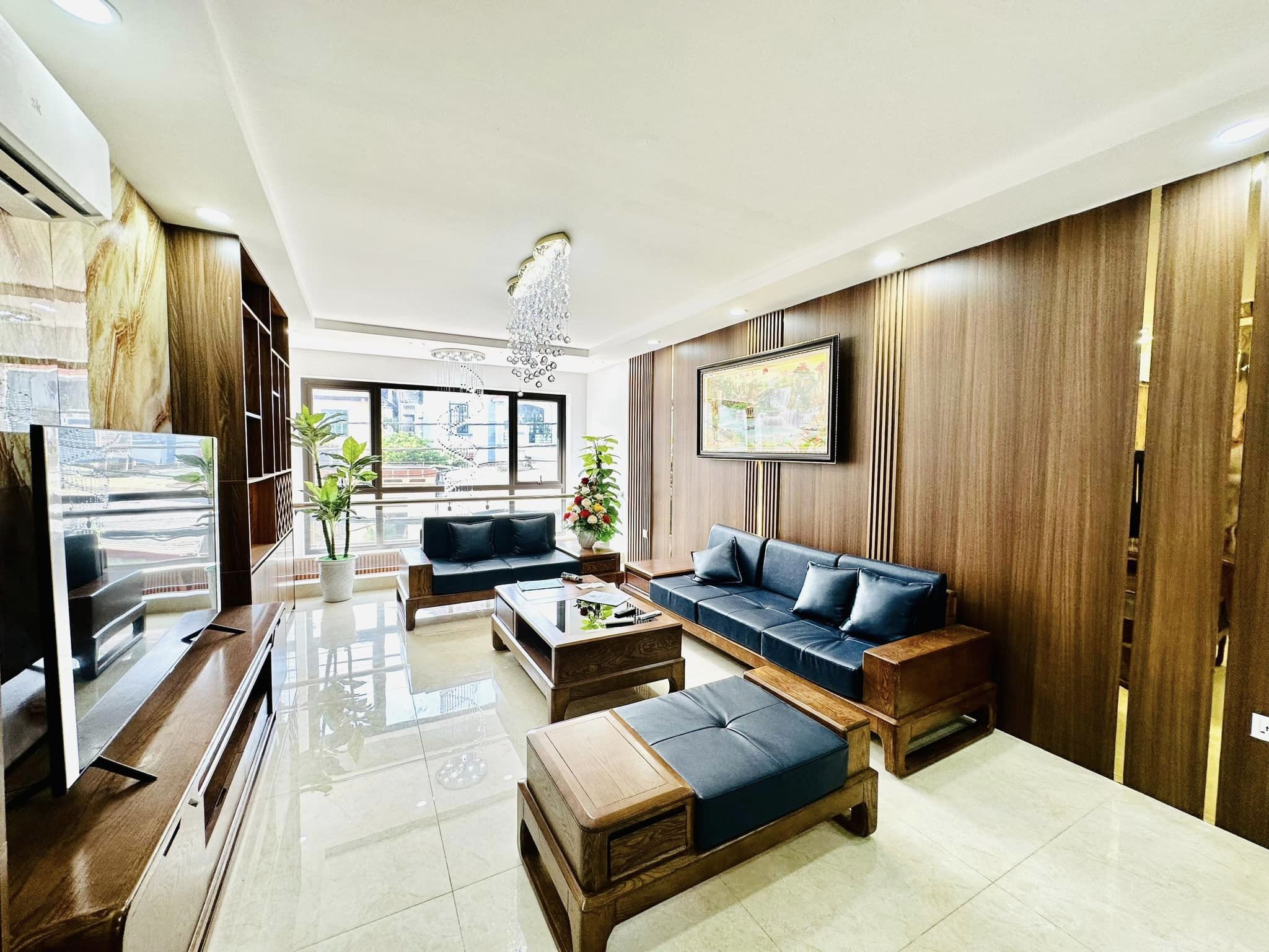 AN DƯƠNG - GARA Ô TÔ, THANG MÁY, NỘI THẤT CHÂU ÂU 10.2 TỶ.