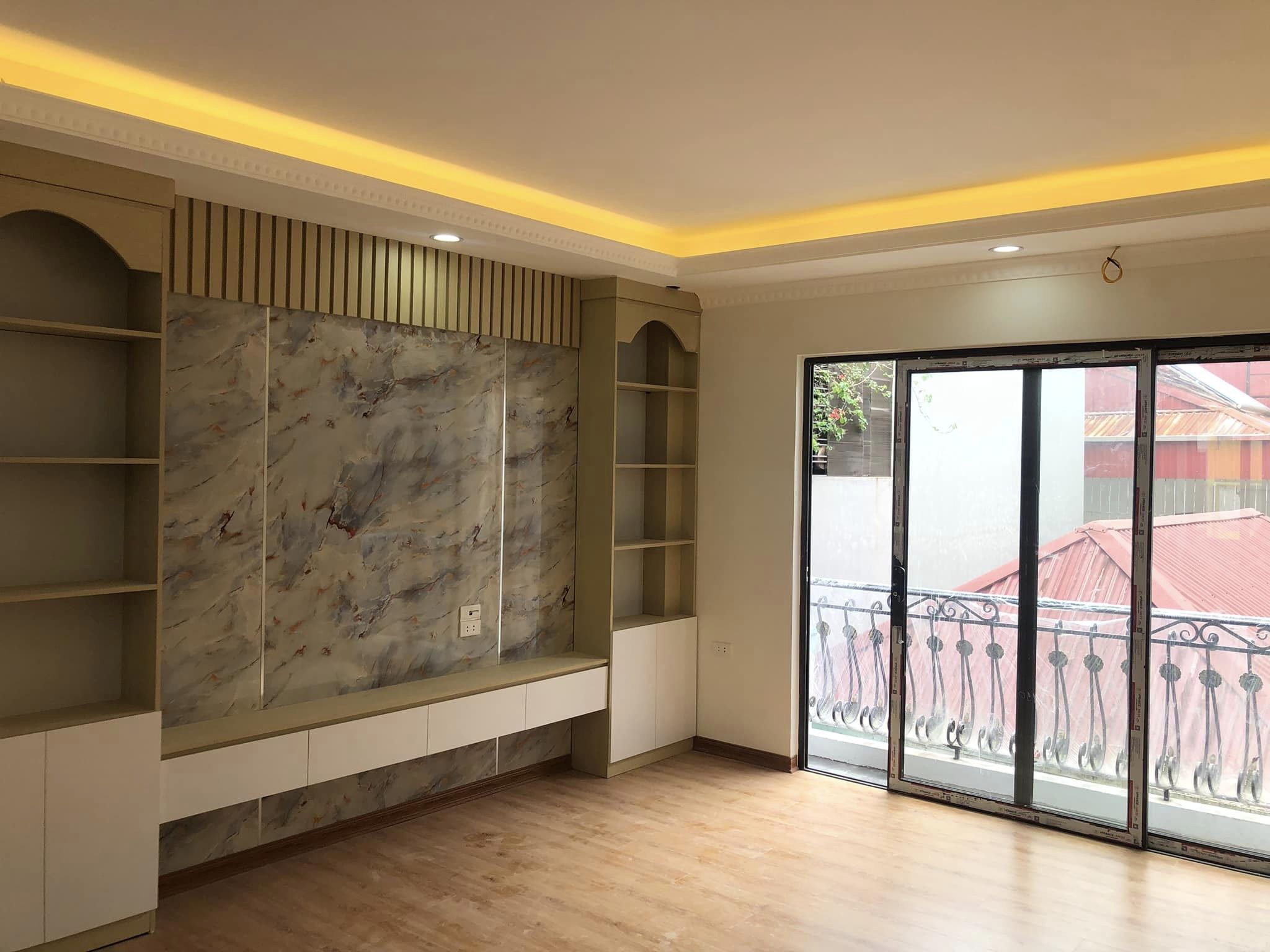 Cần bán ngôi nhà 6 tầng phố Ngọc Khánh, 45m, mới 100%, nội thất đồng bộ, cao cấp..