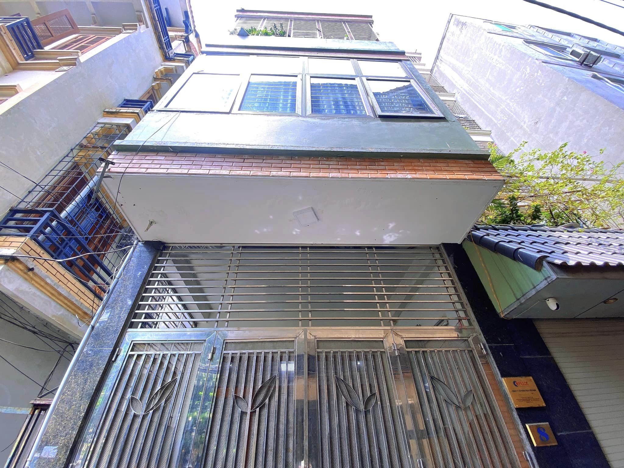 Bán Nhà Lô Góc - Dương Quảng Hàm - Cầu Giấy 70m2 3 Tầng, MT 4 Giá nhỉnh 9 tỷ TL.