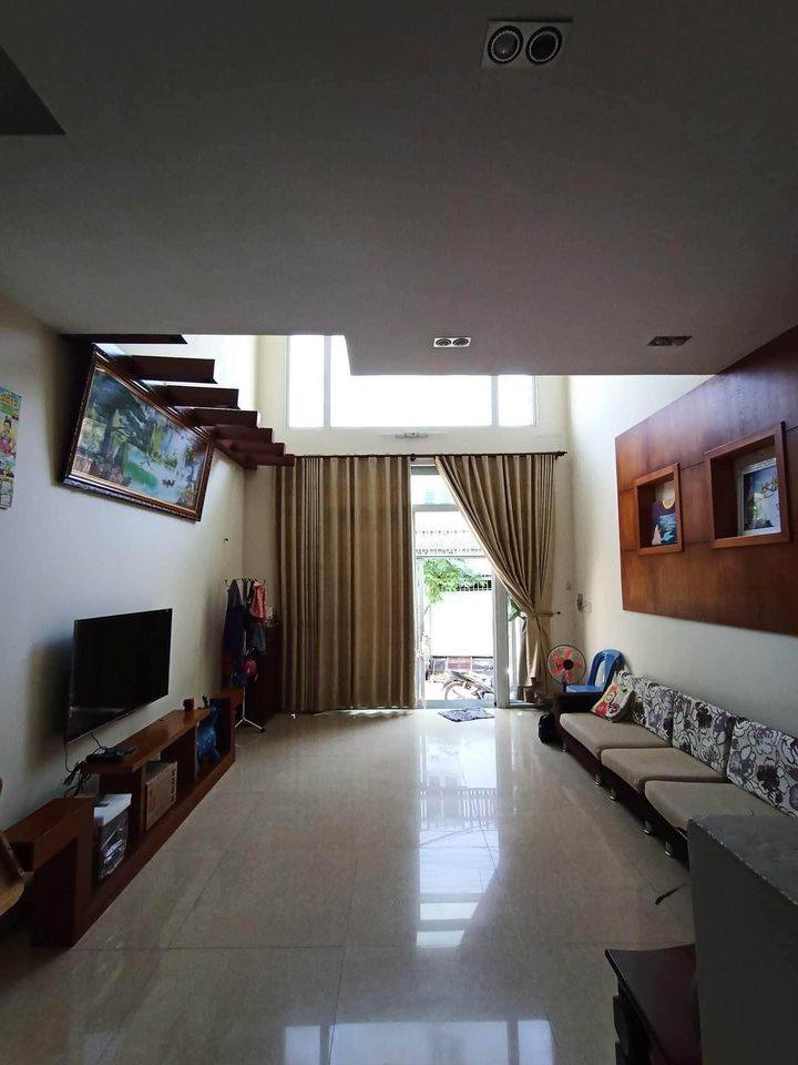 NHÀ MT HXH OTO NGỦ TRONG NHÀ - 4 TẦNG - GIÁ CHỈ 6,9TỶ - CÁCH MT BÙI VĂN BÀ VÀI MÉT QUẬN 7 - KHU CHẾ XUẤT.