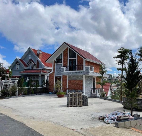 Bán villa mặt tiền Tô Hiến Thành Phường 3 Đà Lạt vừa hoàn thiện.