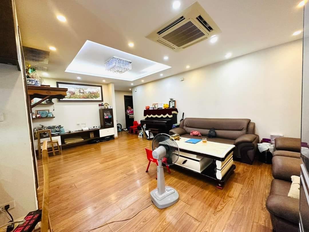 XUẤT NGOẠI GIAO, LÔ GÓC CC DƯƠNG NỘI 3 NGỦ, DT 135M GIÁ NHỈNH 2 TỶ.