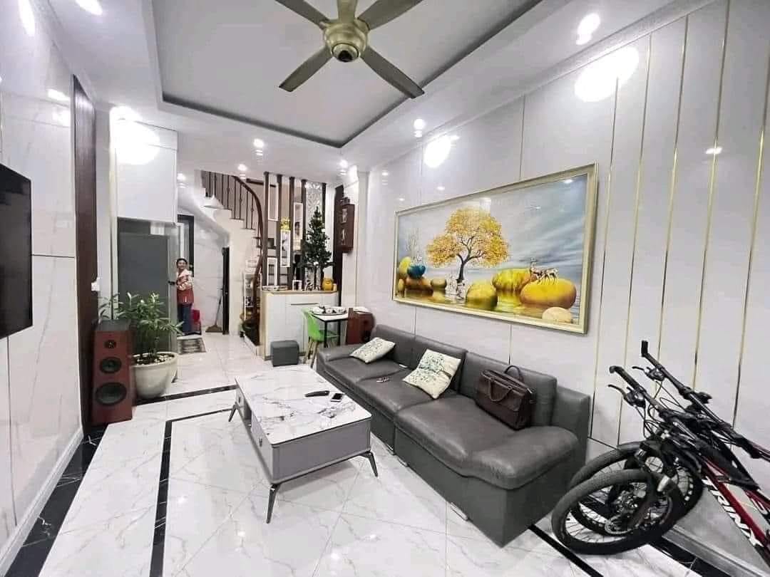 Phố Lạc Long Quân, quận Tây Hồ. DT 30m x 4 Tầng x Giá 3.5 tỷ.