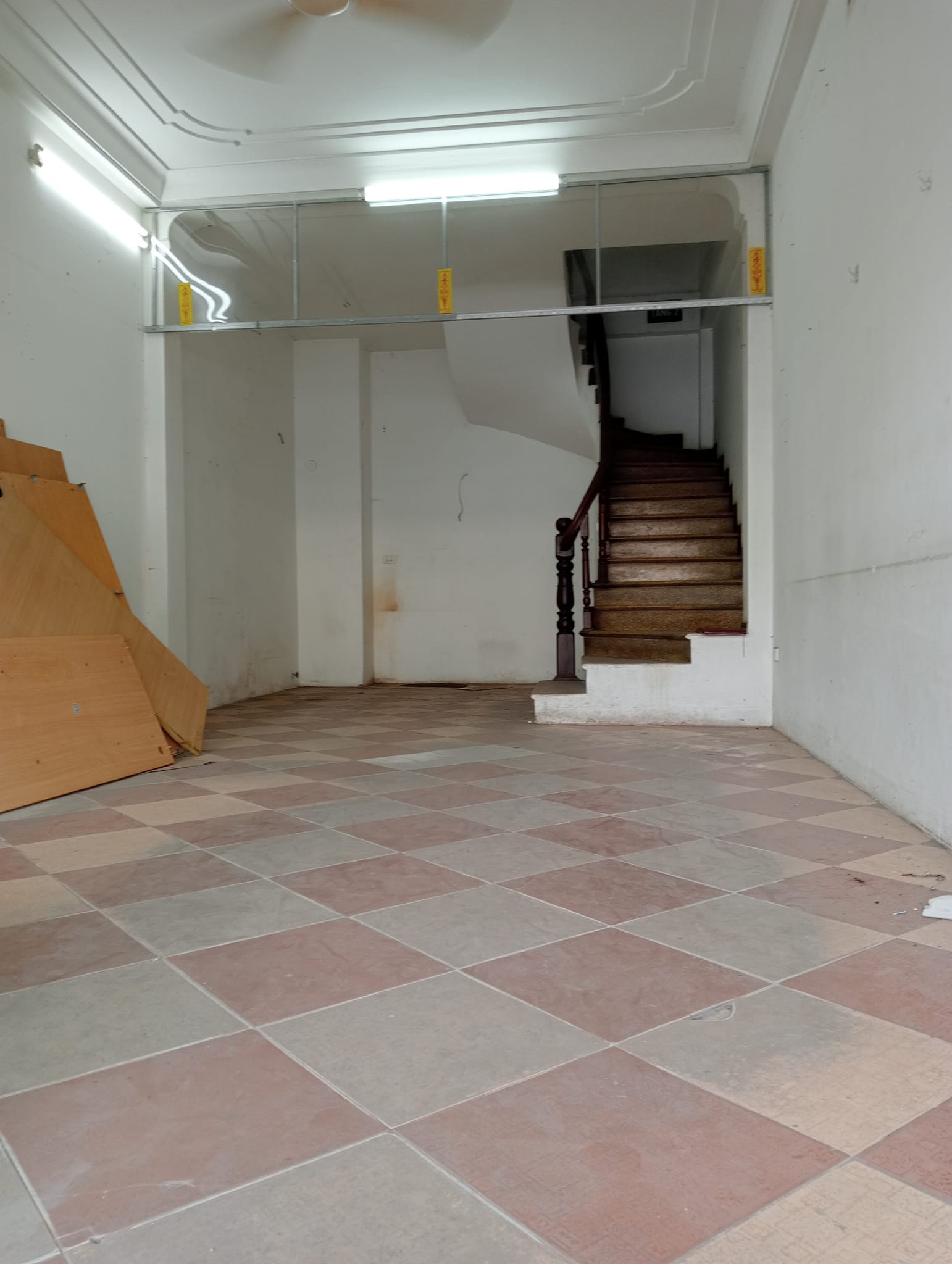 Mặt Phố Giải Phóng, 56m2, 5T, MT4.05m, 21Tỷ, 2 MT, 480tr/năm.