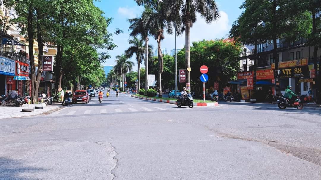 Nhà tôi bán, khu nhà ở cán bộ bệnh viện 103, đường Nguyễn khuyến, Hà Đông, 120m2, 7 tầng 5m mặt tiền, giá thương lượng.