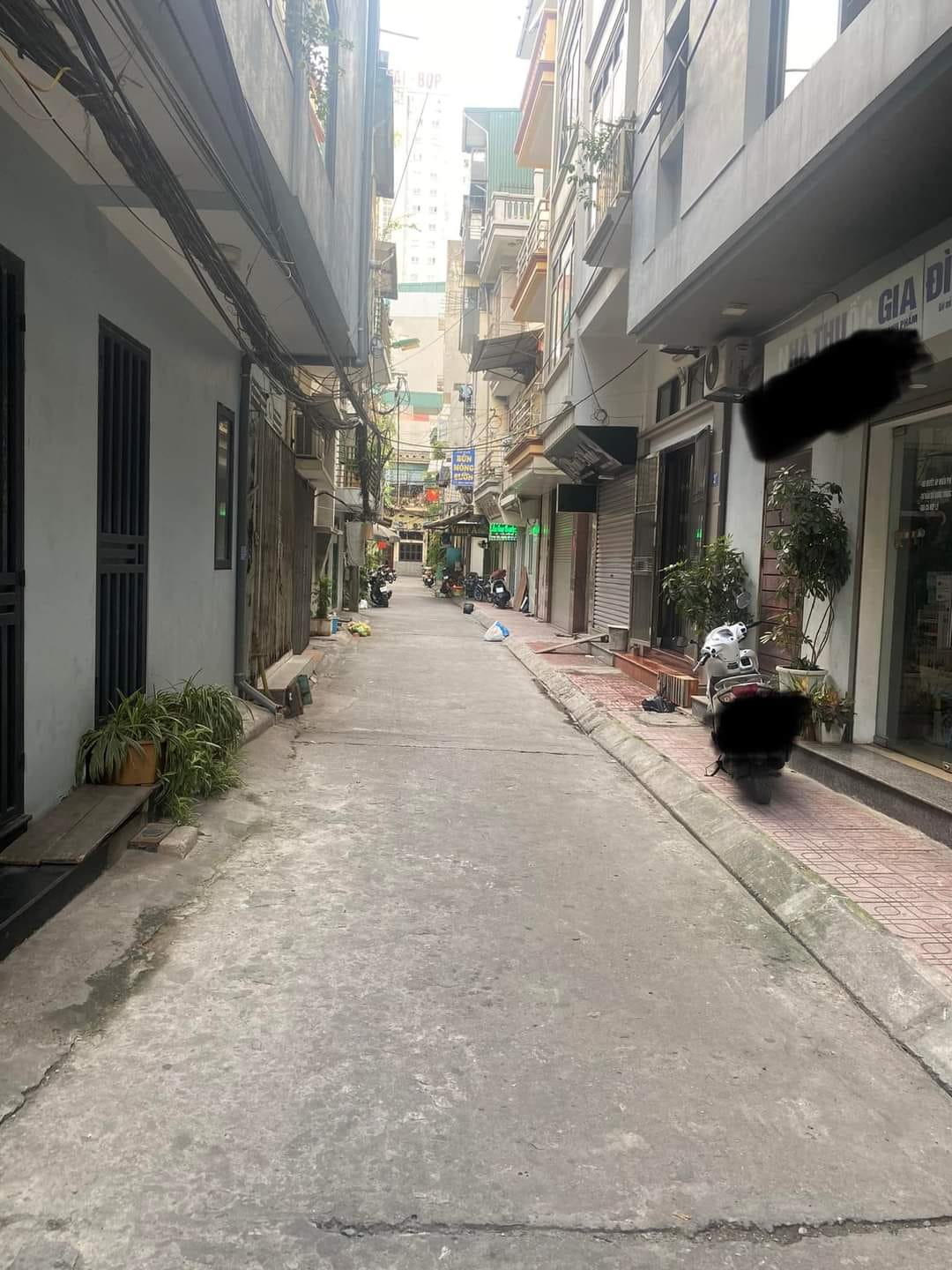 Bán nhà Trần Văn Chuông, Hà Đông, 40m2, 3 tầng, 6,4m mặt tiền, giá nhỉnh hơn 5 tỷ.