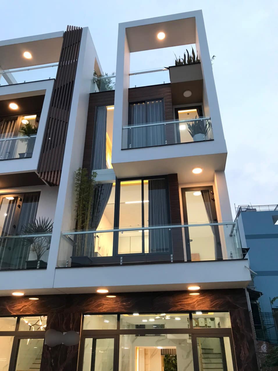 Bán nhà HXH 6M Trịnh Đình Trọng Phú Trung Tân Phú, 70m2, 4 tầng 4PN, Full nội thất cao cấp, 8.2 tỷ thương lượng.