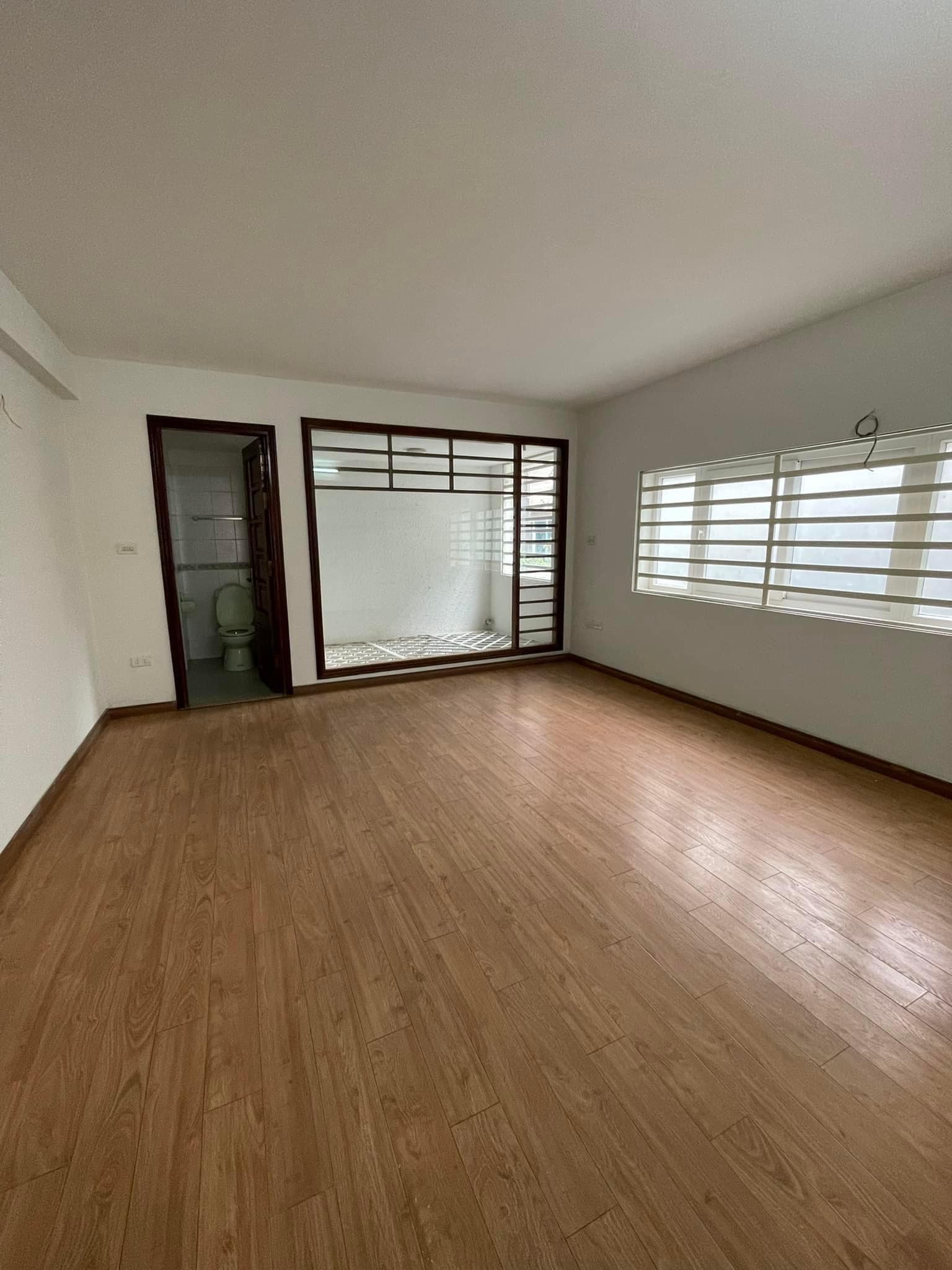 NGÕ THÔNGNHÀ ,THỤY KHUÊ , GẦN PHỐ ĐỦ CÔNG NĂNG , Ở NGAY.