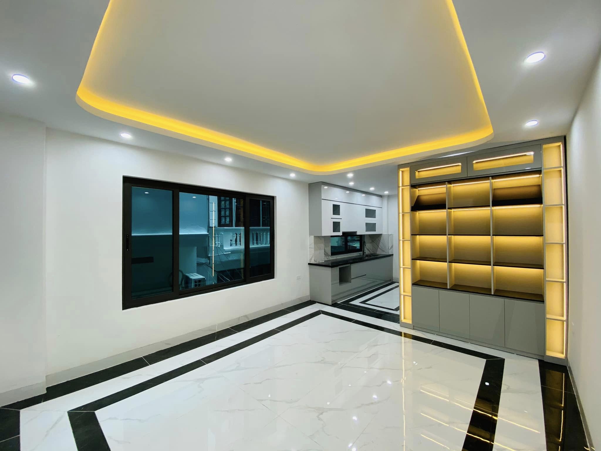 TRUNG TÂM ĐỐNG ĐA, LÔ GÓC 2 MẶT NGÕ, NHÀ 6 TẦNG THANG MÁY DT 39M GIÁ 7.6 TỶ