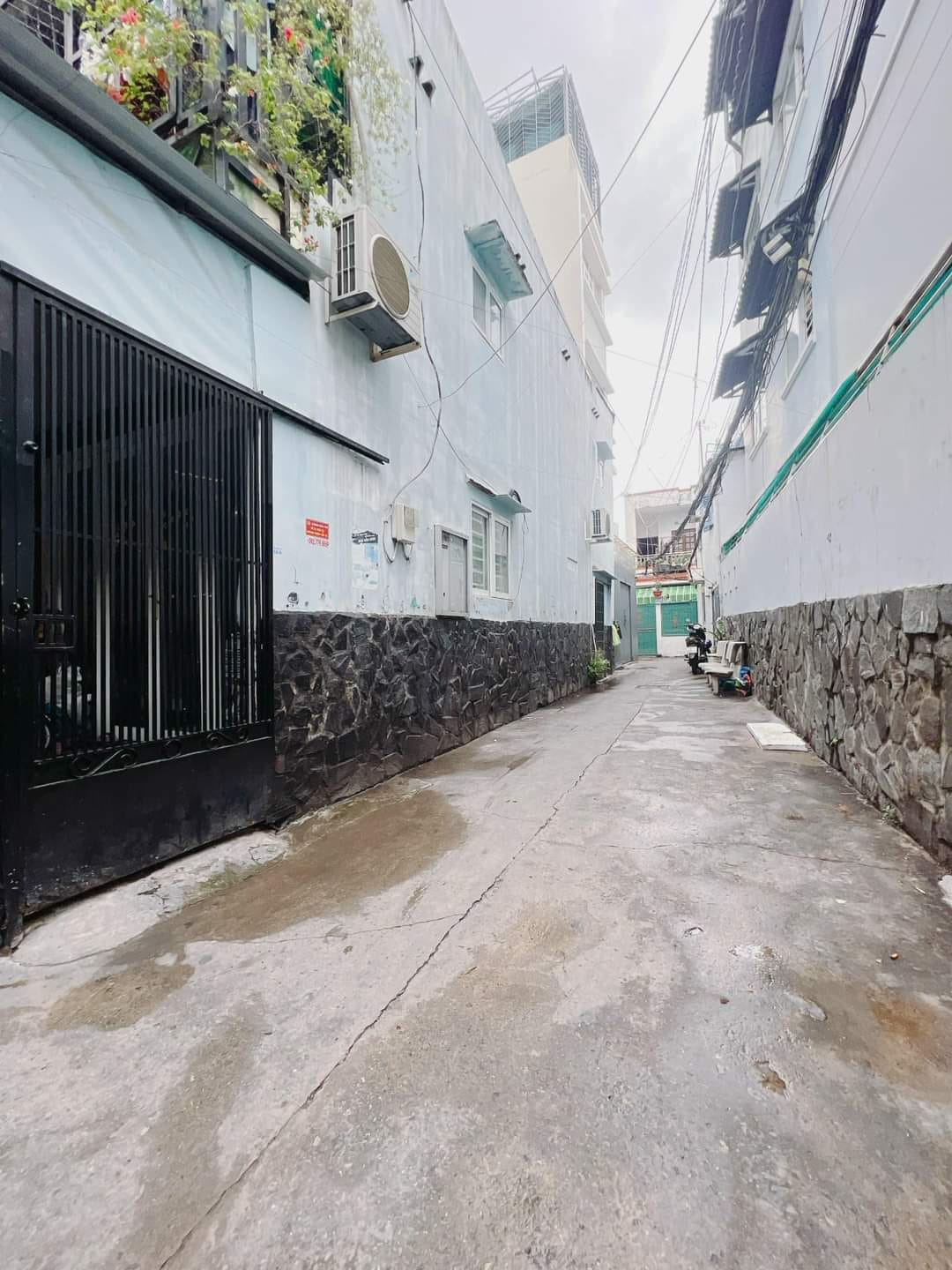 Bán Nhà cấp 4 71m2 Tôn Đản P15 _ Q4 Gần mặt tiền Đường Giá: 4.7 tỷ.