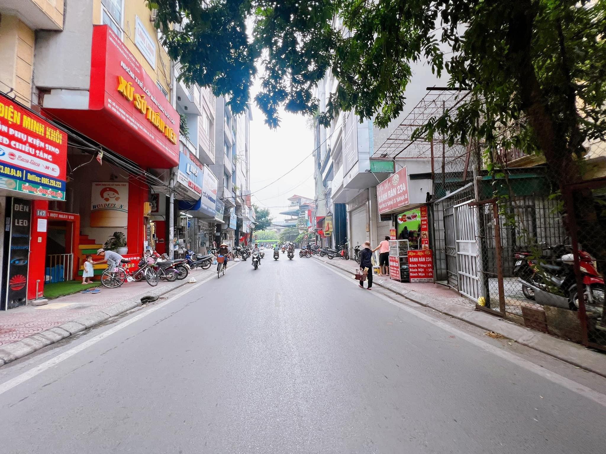 bán nhà mặt phố Đống Đa, 111m x 3tầng, mặt tiền 7.7m, nở hậu, vỉa hè, full thổ cư.