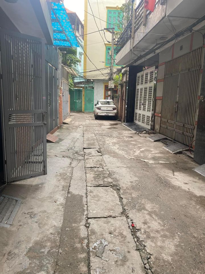 8.3 tỷ nhà 5 tầng ô tô vào nhà phố Thái Hà Diện tích 52 m2 mặt tiền 5 m.