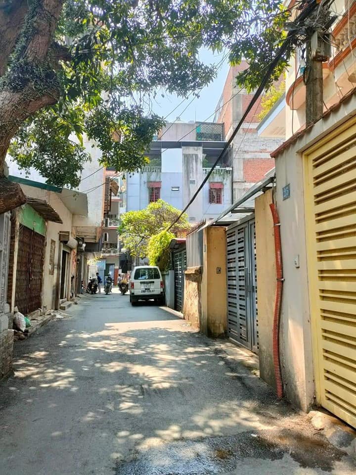 Bán nhà mặt ngõ Linh Lang, Ba Đình, dt 49.5m, lô góc 3 mặt thoáng, ô tô vào nhà. Giá 12.5 tỷ.