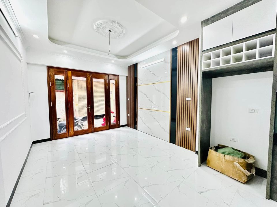 Bán nhà Vương Thừa Vũ, 35m x 6T x 5 tỷ, Ô TÔ CÁCH 10M.