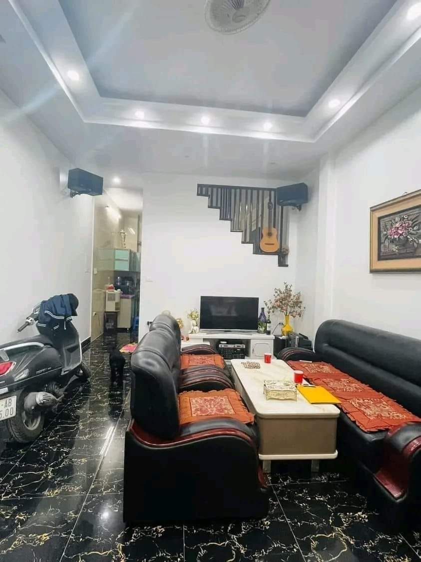 BÁN NHÀ HIẾM LẠC LONG QUÂN QUẬN TÂY HỒ 6.5 TỶ 40m 5T MT 4m LÔ GÓC THOÁNG CÁCH PHỐ 20m