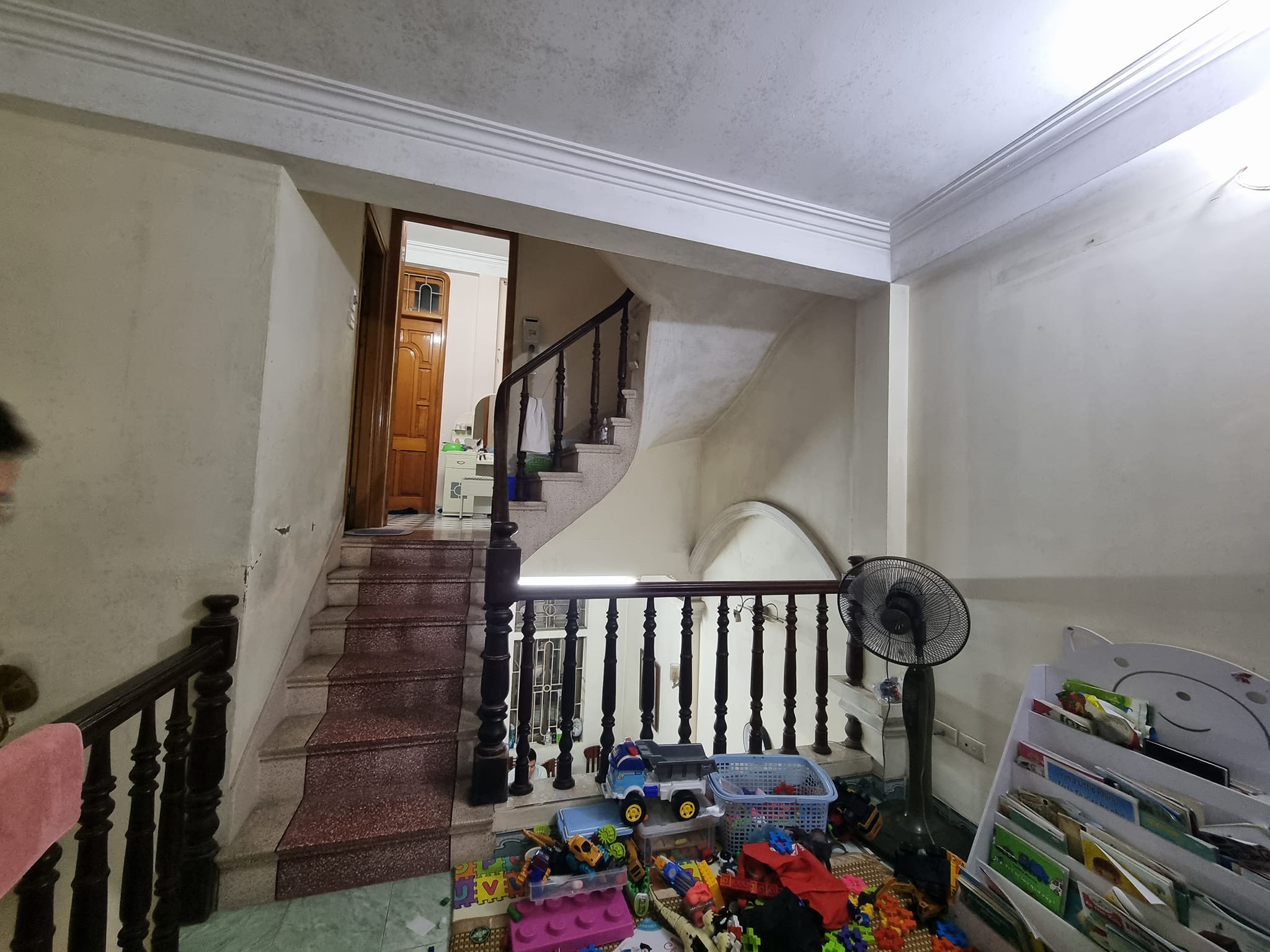 BÁN NHÀ ĐẸP 4 TẦNG - 3 THOÁNG - NGÕ NÔNG - GẦN HỒ KĐT LINH ĐÀM - TRUNG TÂM CHỢ.