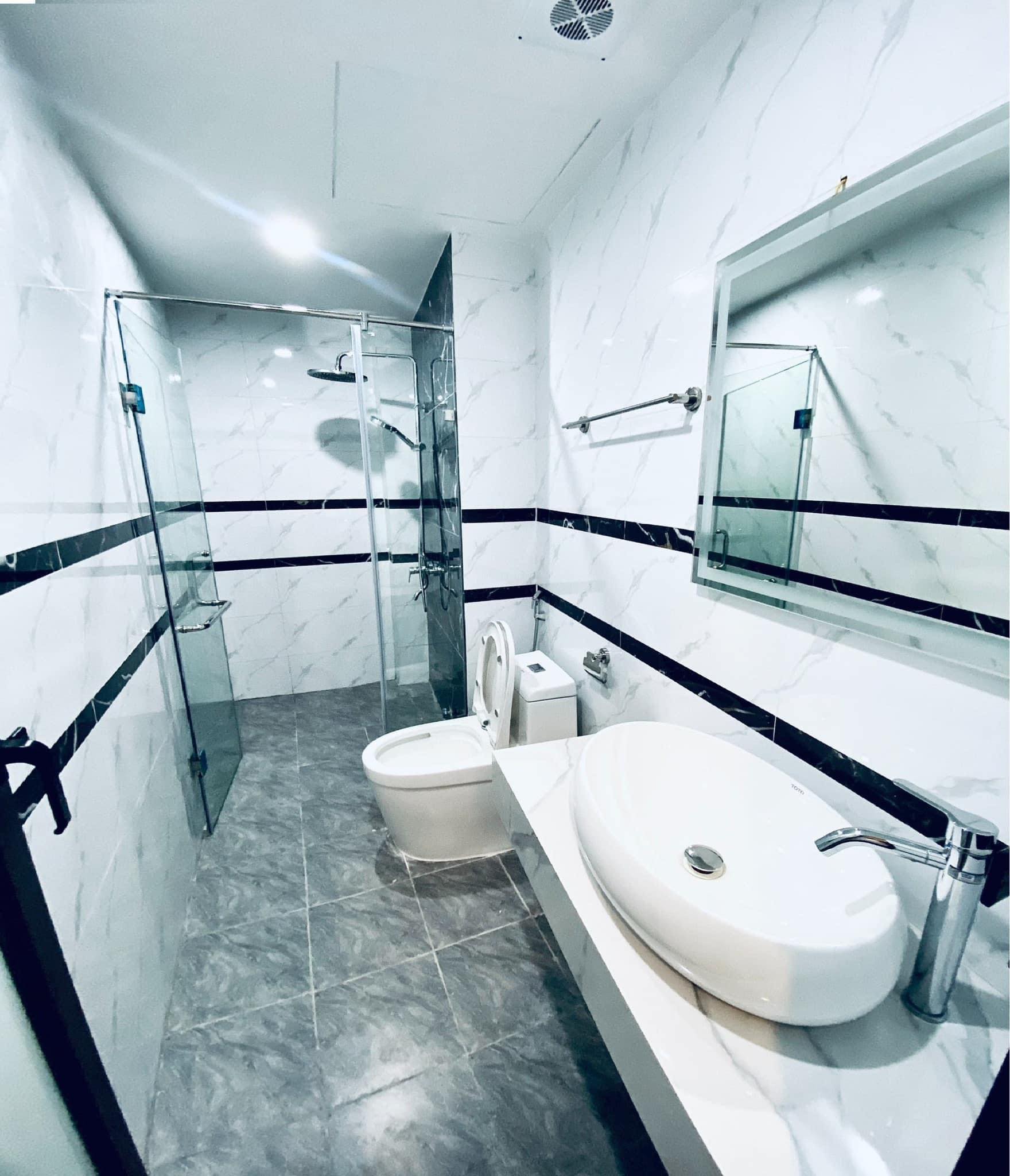 BÁN NHÀ NGÕ 281 TRẦN KHÁT CHÂN - 43M x 5T(THANG MÁY) - SỔ HOA HẬU - GIÁ 5.5 TỶ.