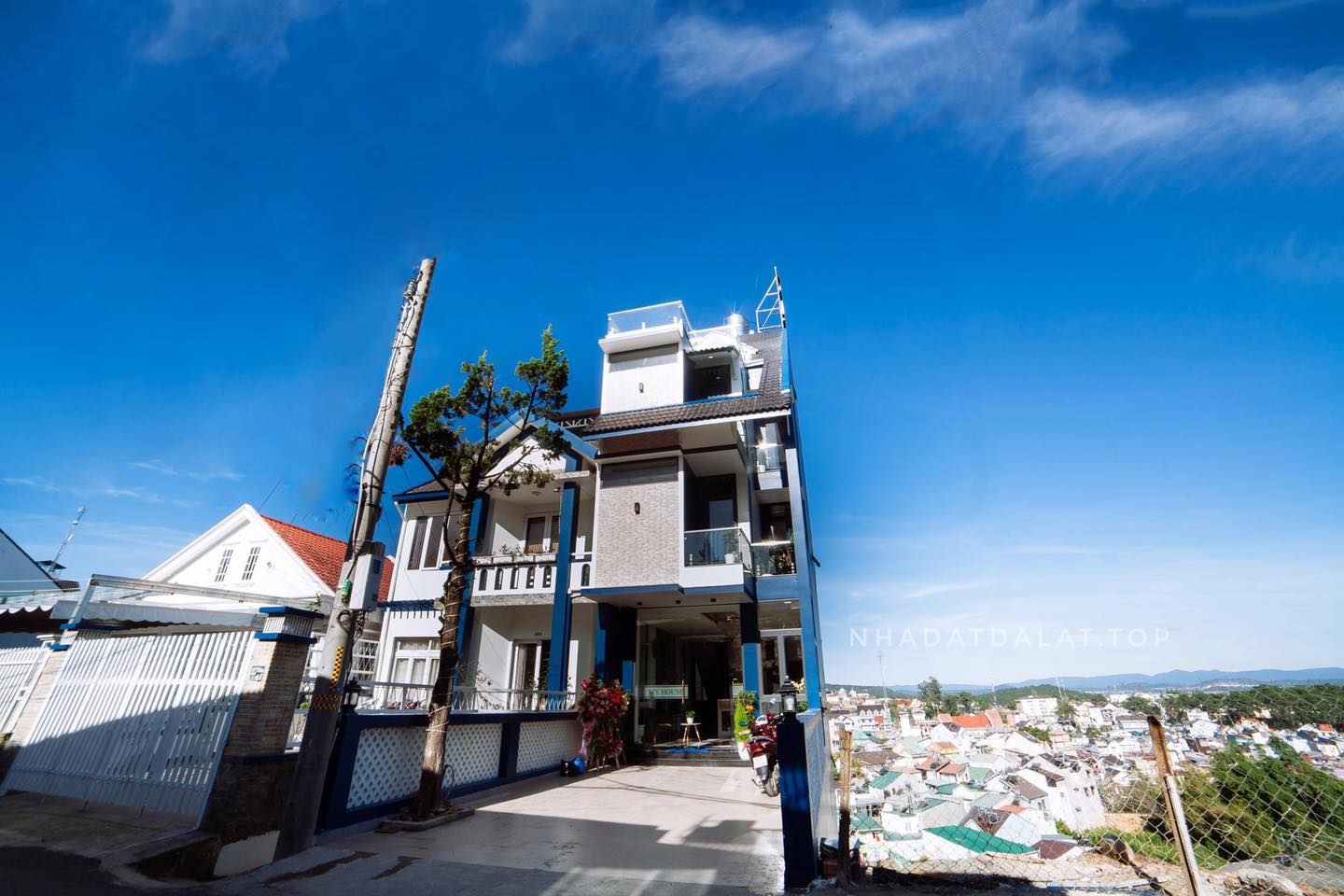 Ngộp cần bán gấp khách sạn 23 phòng tại Lê Hồng Phong Đà Lạt.