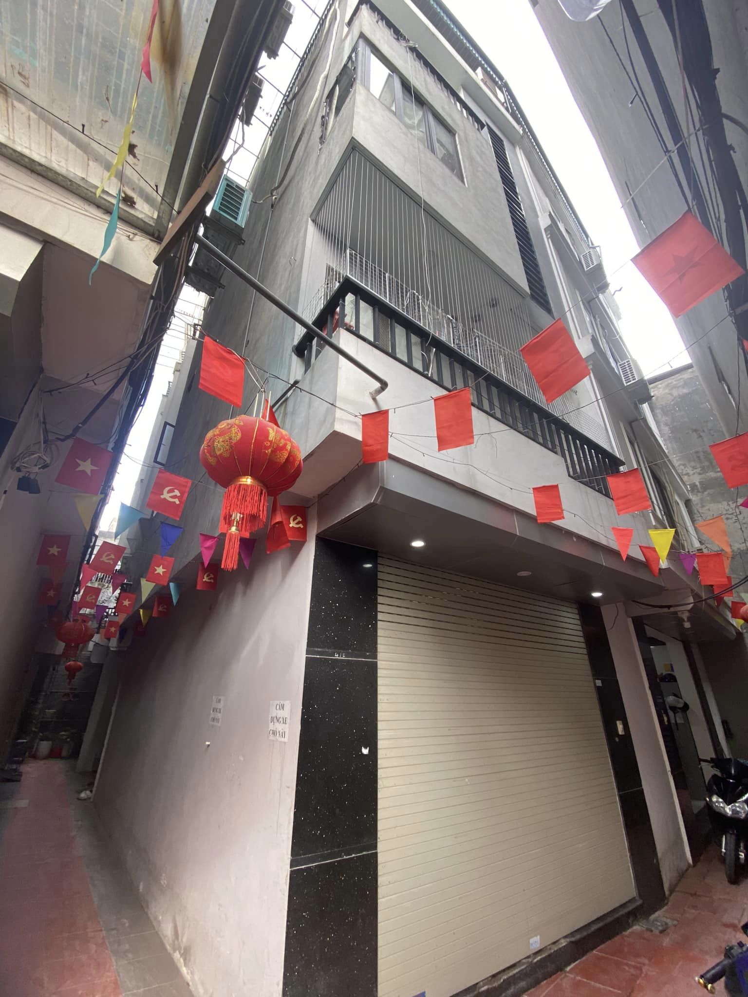 Cần bán nhà Lô góc Siêu đẹp ở Mễ Trì Hạ 33m2, 5 tầng gần phố, nhà đẹp ở ngay.