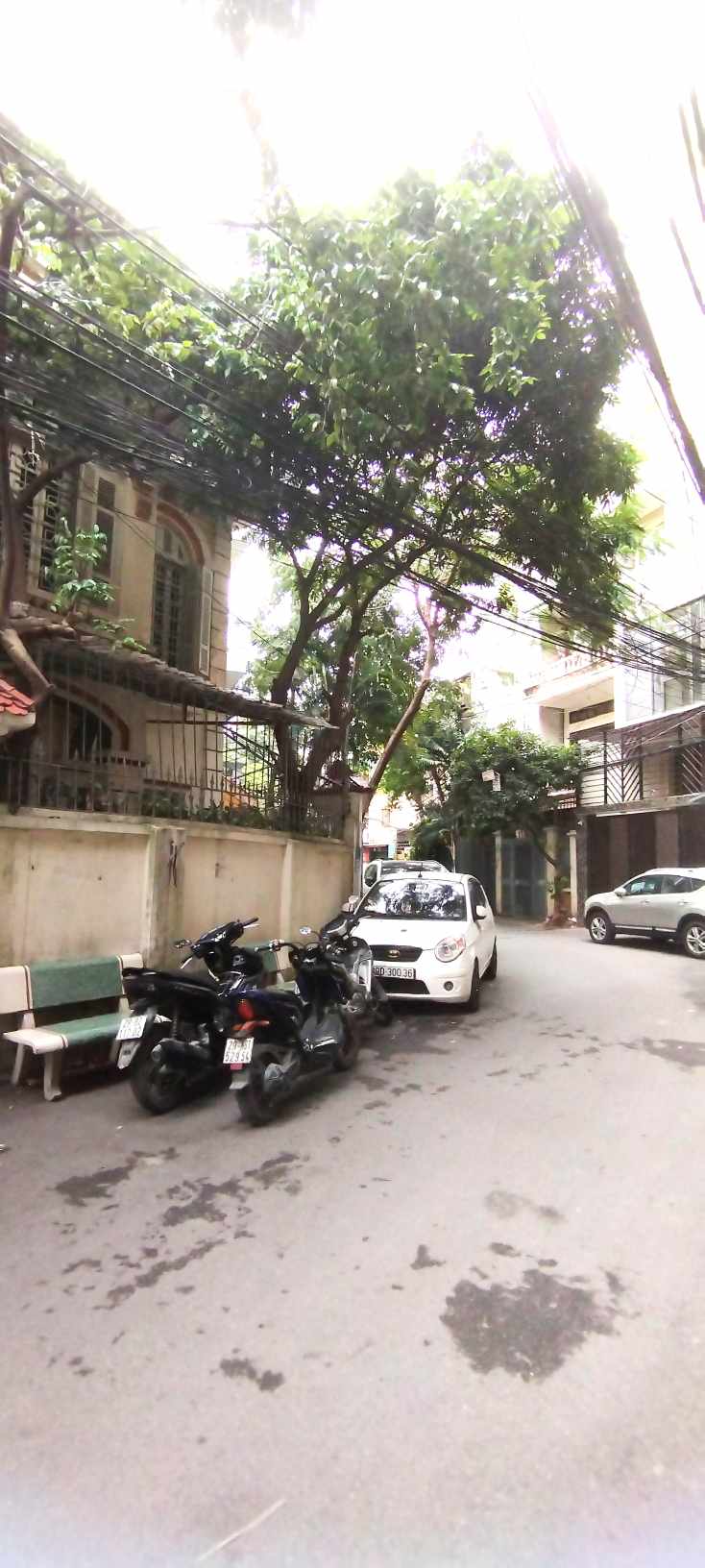 Bán Nhà Ngọc Khánh 138M2 3 Tầng Lô Góc MT 14M – 35 Tỷ - Ô TÔ Tránh đỗ.