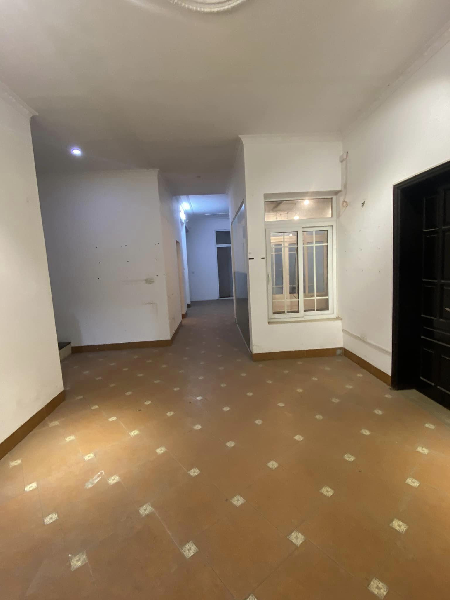 Bán Nhà Tô Ngọc Vân 200M2 Mặt Tiền 10M 3 Tầng – 1 nhà ra phố 46 Tỷ.