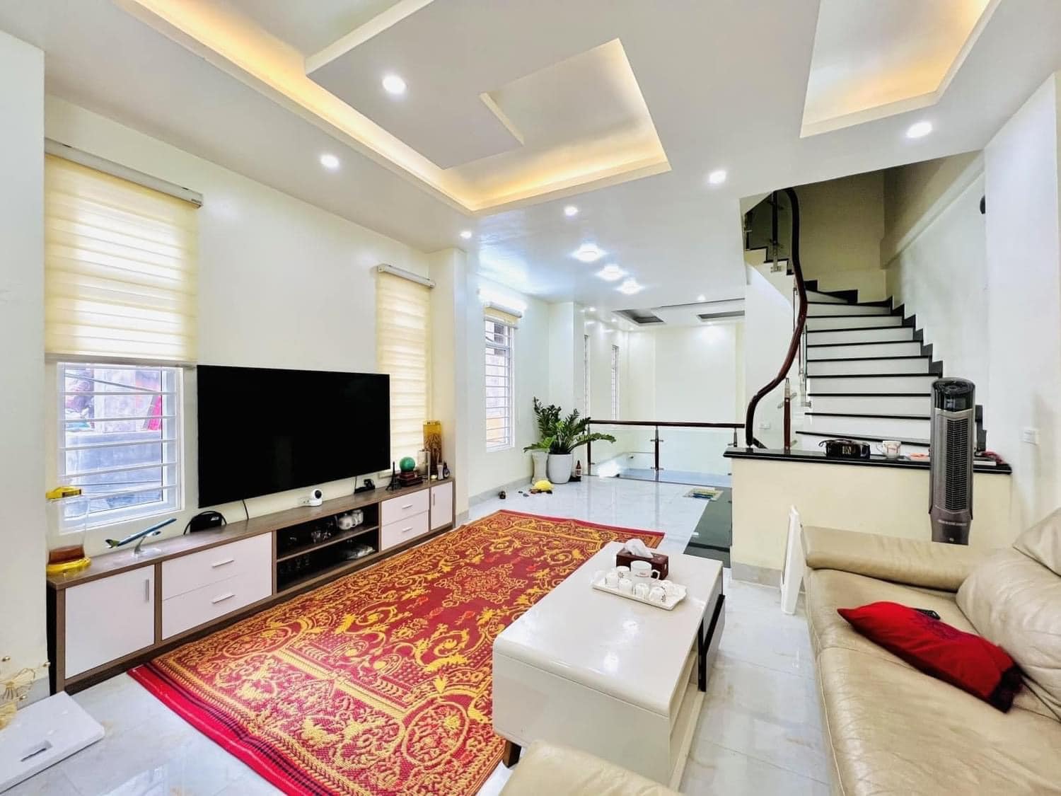 Bán nhà ngõ 85 Định Công Thượng 42m2, 5 tầng giá 9.5 tỷ, ô tô vào nhà.