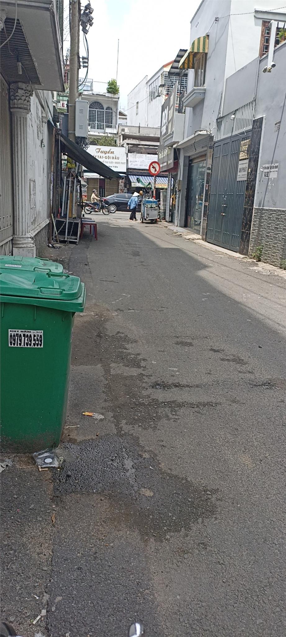 Nhà bán,3tầng,4x10m2,Gần MT,Phan văn trị,bình thạnh,Giá:4,xty.