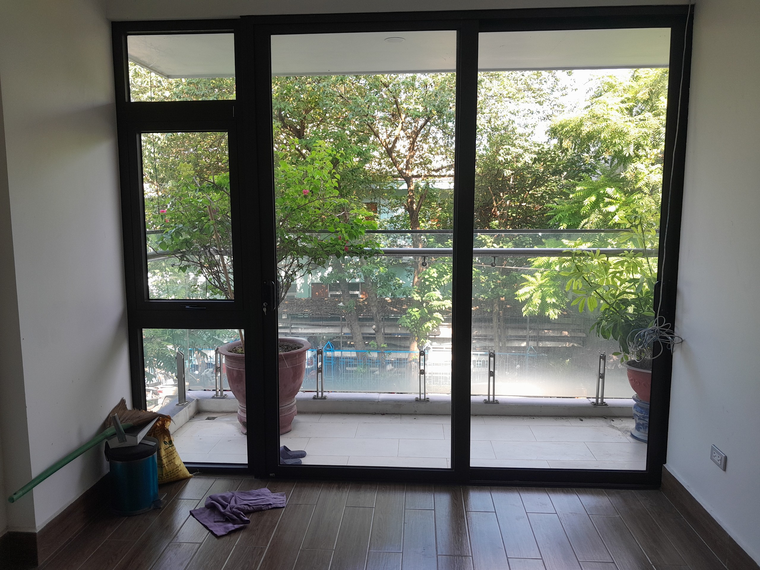 Cho thuê sàn văn phòng 100m2 tại mặt phố đường Vệ Hồ Tây Hồ (view Hồ Tây).