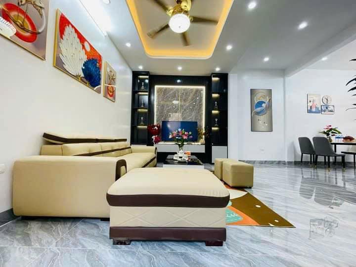 BÁN NHÀ ĐẸP 4 TẦNG DT:43M2 MT 4M 3 PHÒNG NGỦ GIÁ: 4x TỶ + FUN NỘI THẤT ĐẦY ĐỦ THIẾT KẾ HIỆN ĐẠI - KHÁCH CHỈ KÉO VA LI.