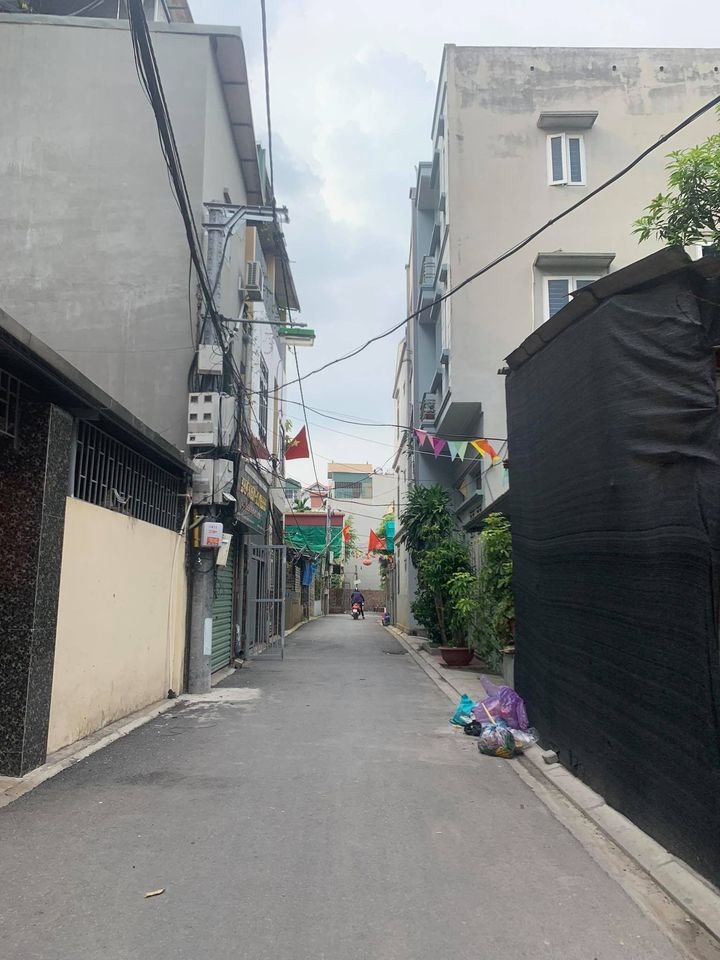 Bán nhanh 54m2 đất Ngô Xuân Quảng xe 7 chỗ vào giá 3.x tỷ.