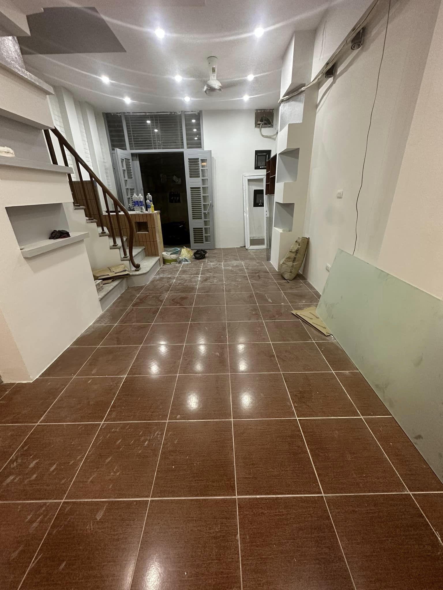 VÍP! NHỈNH 3 TỶ -NHÀ GIA THỤY - 5 TẦNG - 40M - GẦN MẶT PHỐ NGUYỄN VĂN CỪ KINH DOANH - OTO TRÁNH.